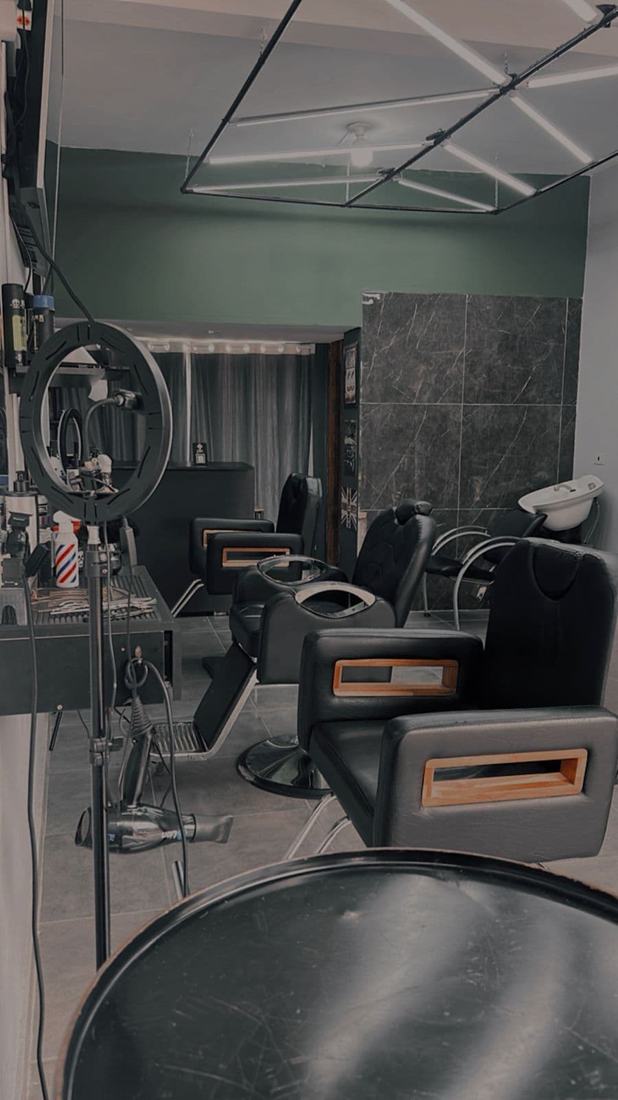 Espaço interno da Barbearia Da Gringa